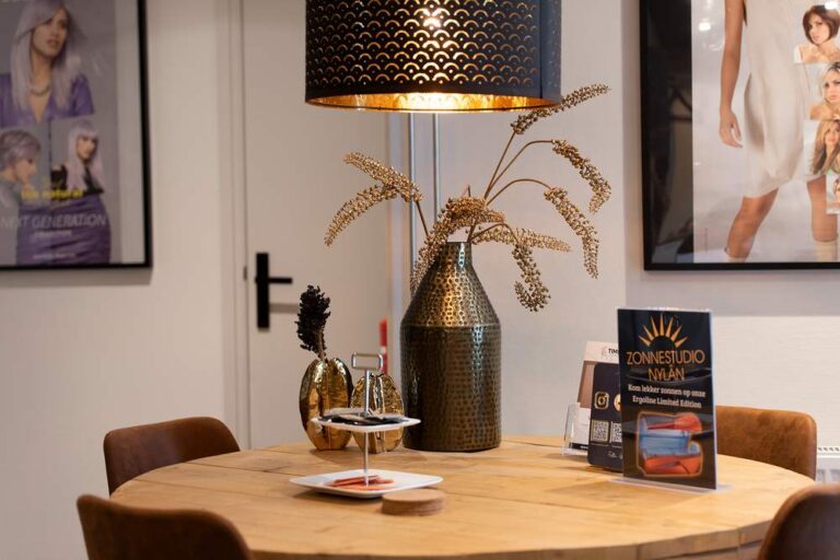 wachtruimte-haarwerken-tafel